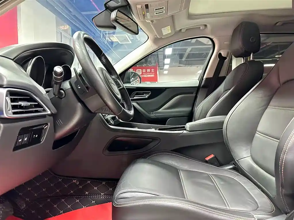Jaguar Jaguar F-PACE 2019 2.0T AWD Urban Premium Edition 2019 - thumbnail 7