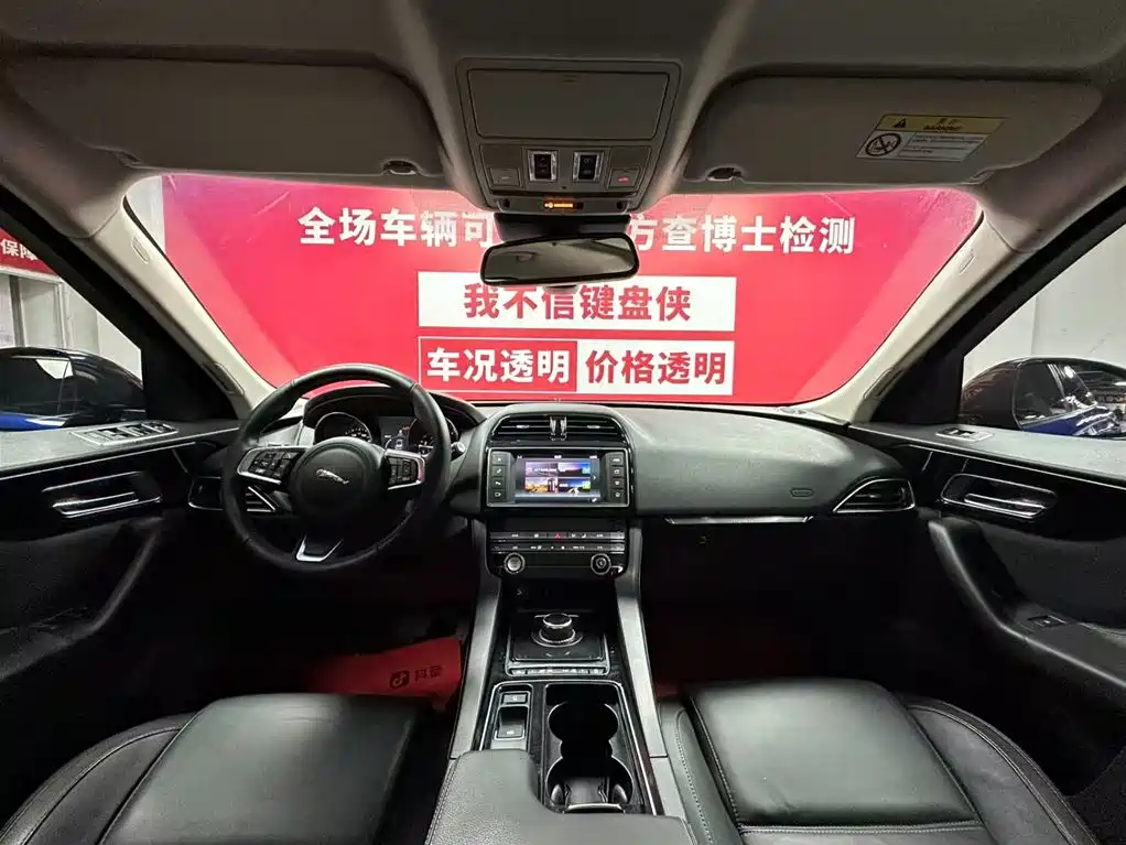 Jaguar Jaguar F-PACE 2019 2.0T AWD Urban Premium Edition 2019 - thumbnail 9