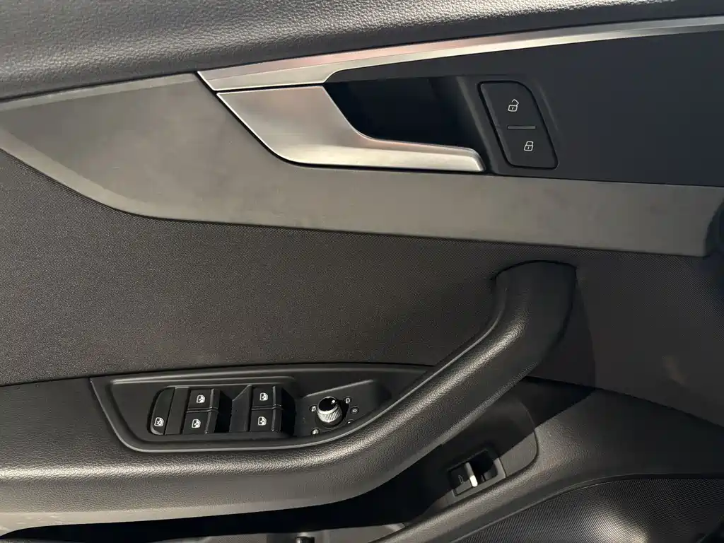 Audi Audi A4L 2019 40 TFSI Advanced Model VI 2020 - thumbnail 17