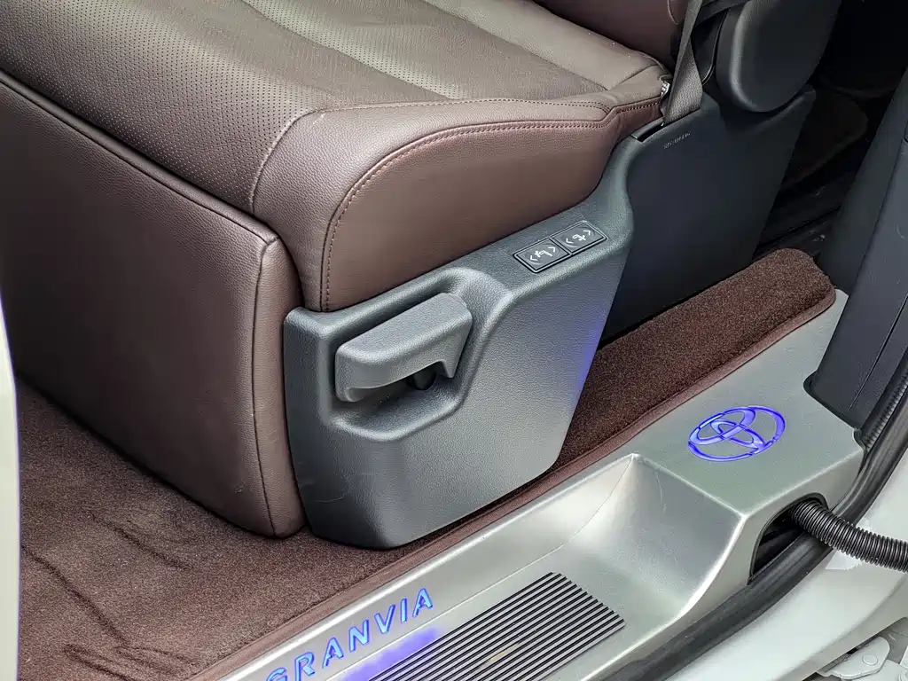Toyota Toyota Granvia 2023 2.5L Hybrid Flagship VIP Edition 2023 - thumbnail 24