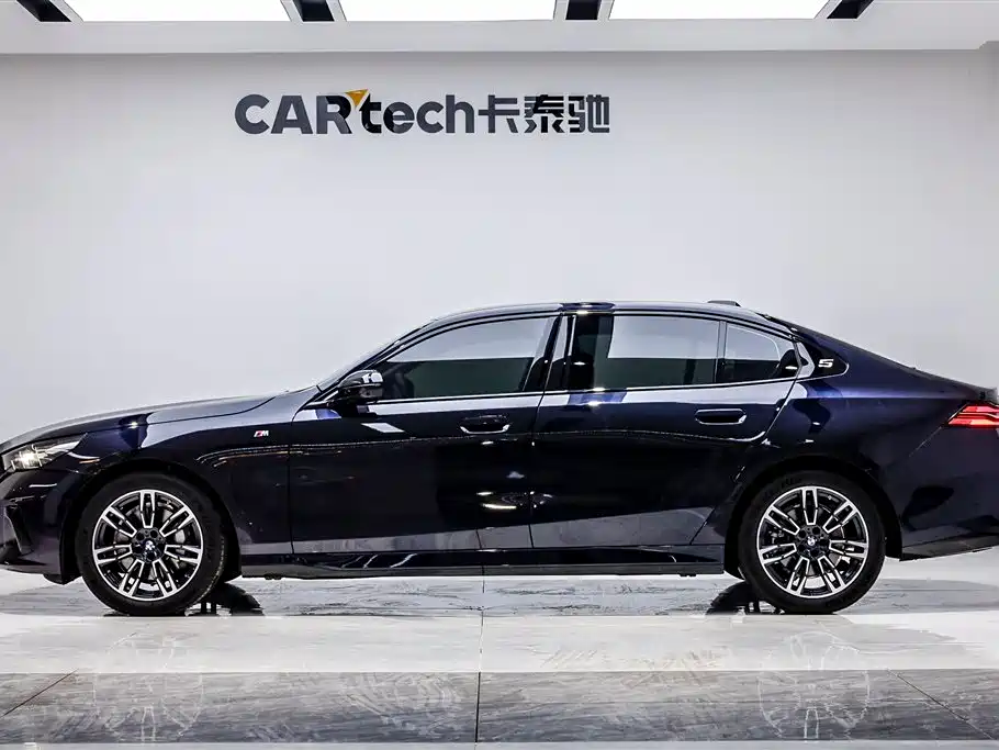 BMW BMW 5 Series 2025 530Li Leading Model M Sport Package 2025 - thumbnail 3