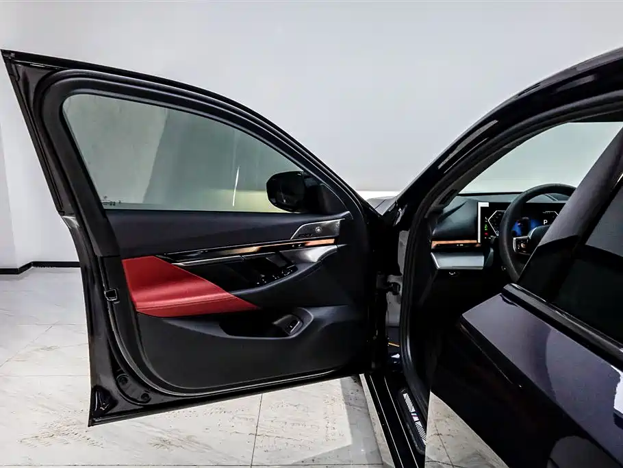 BMW BMW 5 Series 2025 530Li Leading Model M Sport Package 2025 - thumbnail 8