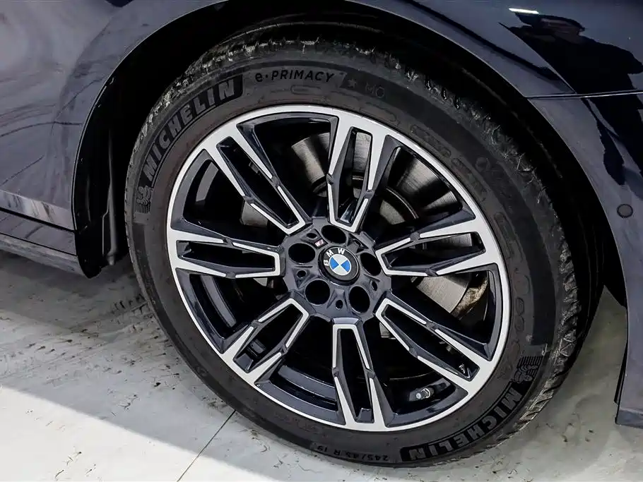 BMW BMW 5 Series 2025 530Li Leading Model M Sport Package 2025 - thumbnail 16