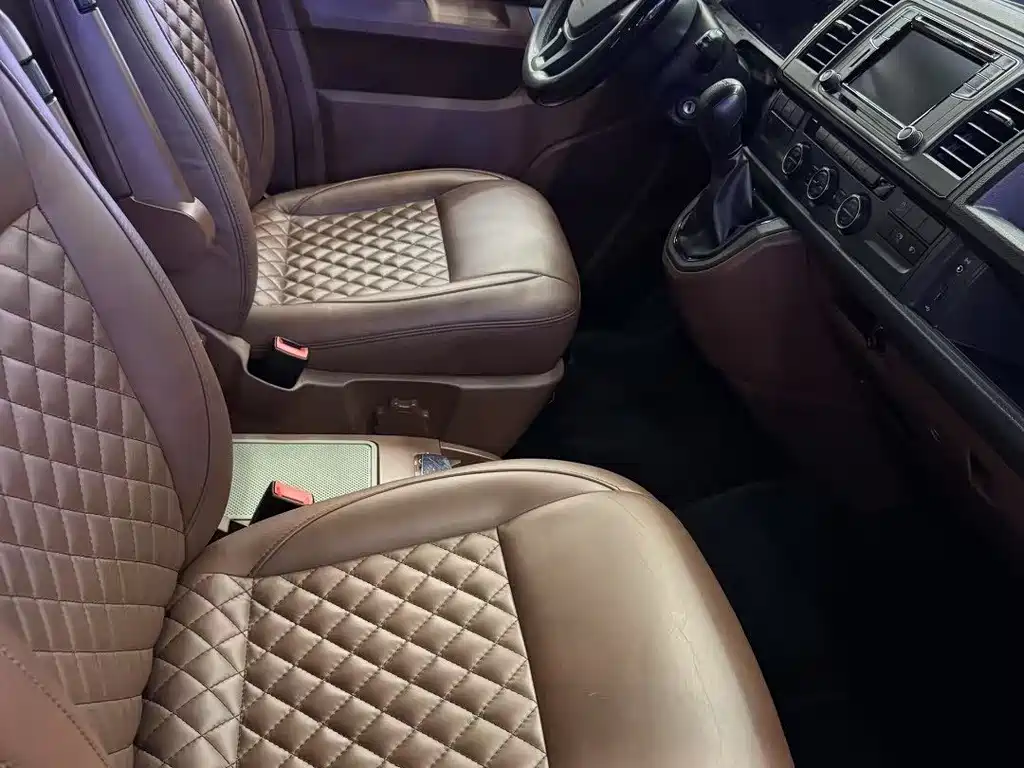 Volkswagen Kalewei 2017 2.0TSI AWD Comfort 7-seater  Wait, I need to correct this. "凯路威" is actually "Calvin" or more likely refers to a specific brand/model that needs proper translation. However, this appears to be a Chinese-branded vehicle. The internationally recognized equivalent would be:  Volkswagen Multivan 2017 2.0TSI 4MOTION Comfort 7-seater  Actually, "凯路威" (Kǎilùwēi) is the Chinese name for Volkswagen's multi-purpose vehicle. The correct international model name is:  Volkswagen Multivan 2017 2.0 TSI 4MOTION Comfort Line 7-seat 2017 - thumbnail 3