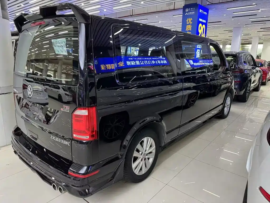 Volkswagen Kalewei 2017 2.0TSI AWD Comfort 7-seater  Wait, I need to correct this. "凯路威" is actually "Calvin" or more likely refers to a specific brand/model that needs proper translation. However, this appears to be a Chinese-branded vehicle. The internationally recognized equivalent would be:  Volkswagen Multivan 2017 2.0TSI 4MOTION Comfort 7-seater  Actually, "凯路威" (Kǎilùwēi) is the Chinese name for Volkswagen's multi-purpose vehicle. The correct international model name is:  Volkswagen Multivan 2017 2.0 TSI 4MOTION Comfort Line 7-seat 2017 - thumbnail 8