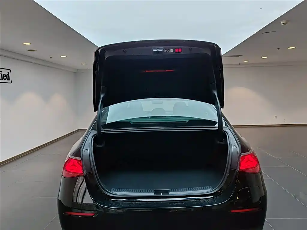 Mercedes-Benz Mercedes-Benz E-Class 2024 E 350 e L Plug-in Hybrid Sedan 2024 - thumbnail 11