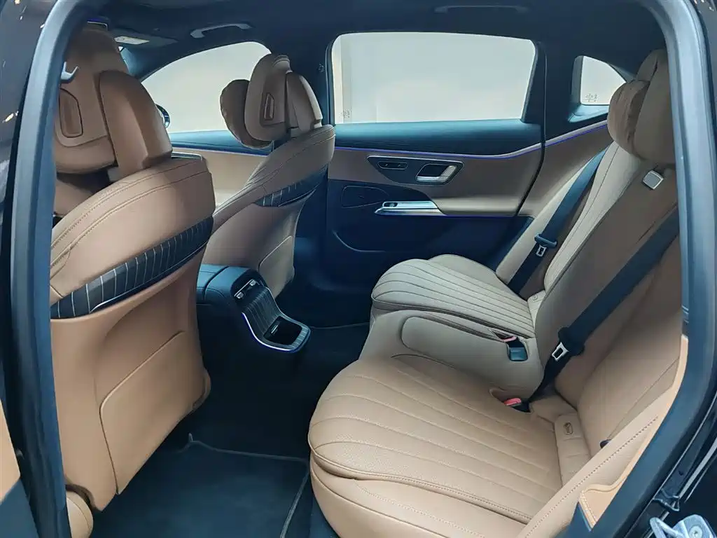 Mercedes-Benz Mercedes-Benz E-Class 2024 E 350 e L Plug-in Hybrid Sedan 2024 - thumbnail 13