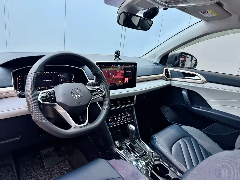 Volkswagen Tharu 2023 300TSI Front-Wheel Drive Full Moon Edition 2023 - thumbnail 8