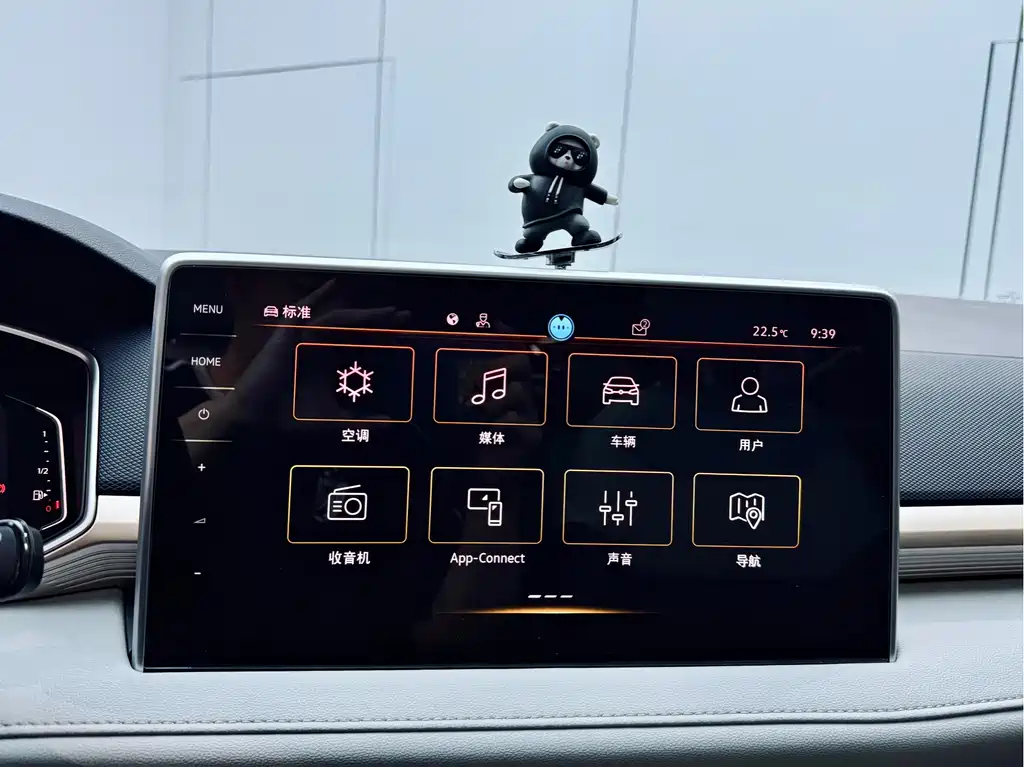 Volkswagen Tharu 2023 300TSI Front-Wheel Drive Full Moon Edition 2023 - thumbnail 13