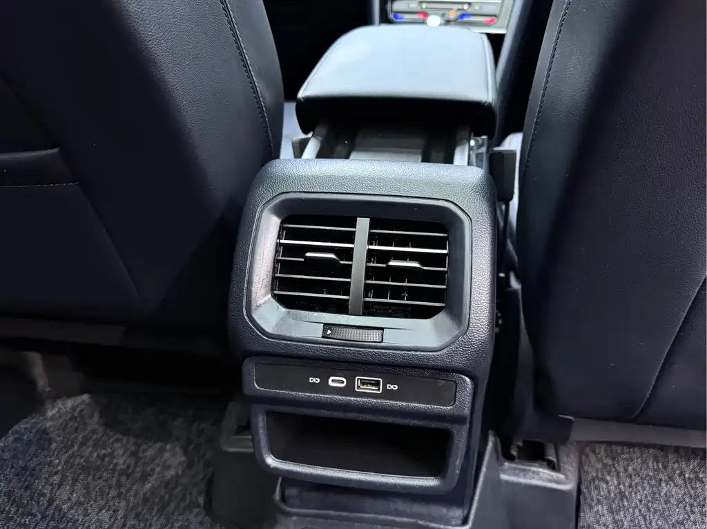 Volkswagen Tharu 2023 300TSI Front-Wheel Drive Full Moon Edition 2023 - thumbnail 18
