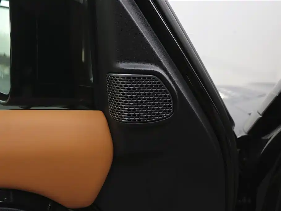 Land Rover Land Rover Defender 2023 Model Year Facelift 110 3.0T P400 Dark Black Special Edition 2023 - thumbnail 12