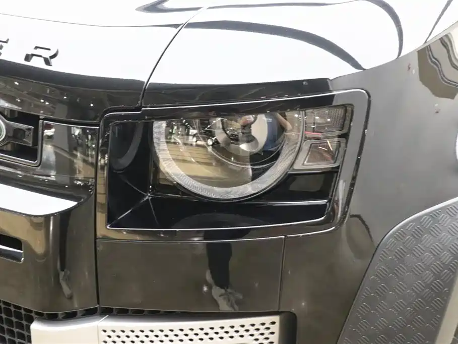 Land Rover Land Rover Defender 2023 Model Year Facelift 110 3.0T P400 Dark Black Special Edition 2023 - thumbnail 26