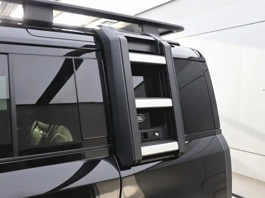 Land Rover Land Rover Defender 2023 Model Year Facelift 110 3.0T P400 Dark Black Special Edition 2023 - thumbnail 29