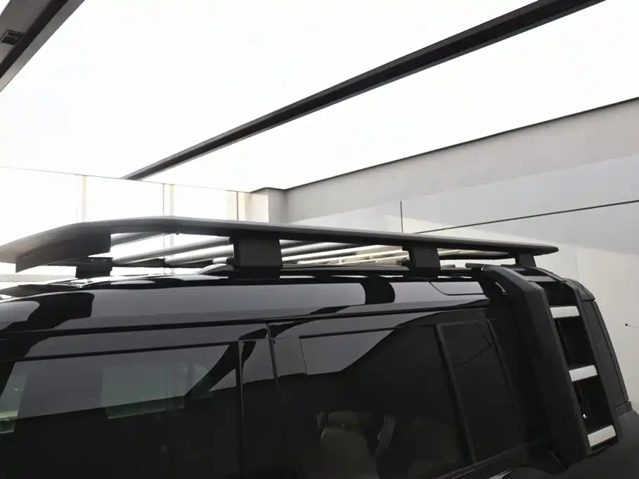 Land Rover Land Rover Defender 2023 Model Year Facelift 110 3.0T P400 Dark Black Special Edition 2023 - thumbnail 30