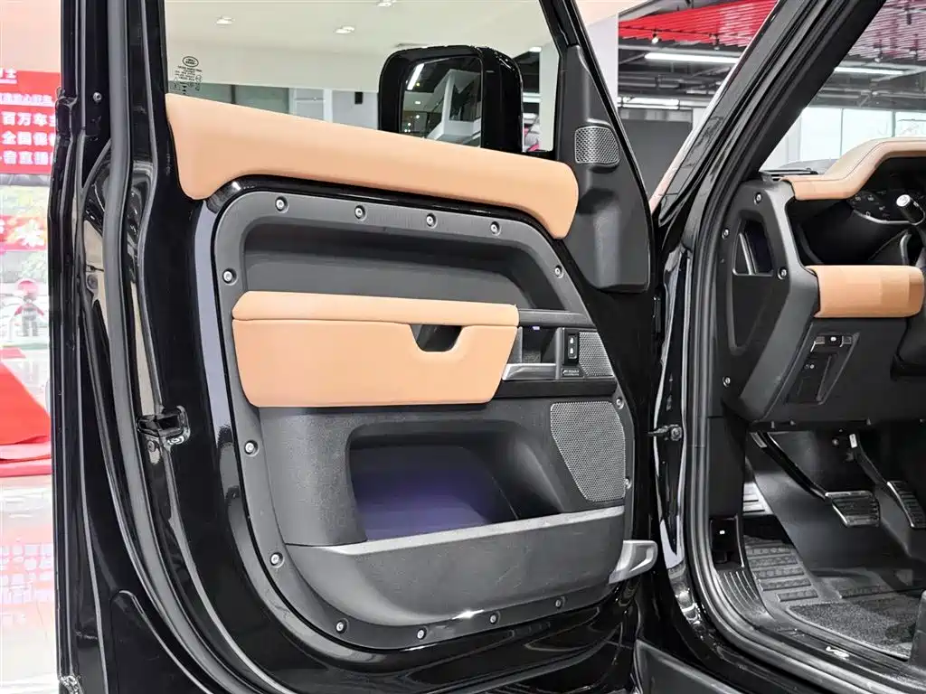 Land Rover Land Rover Defender 2024 110 5.0T V8 2025 - thumbnail 7