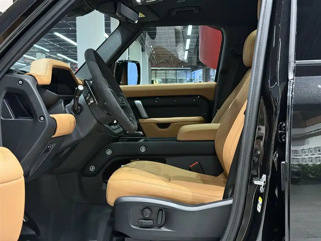Land Rover Land Rover Defender 2024 110 5.0T V8 2025 - thumbnail 10
