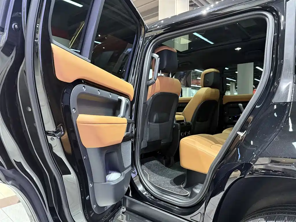 Land Rover Land Rover Defender 2024 110 5.0T V8 2025 - thumbnail 14