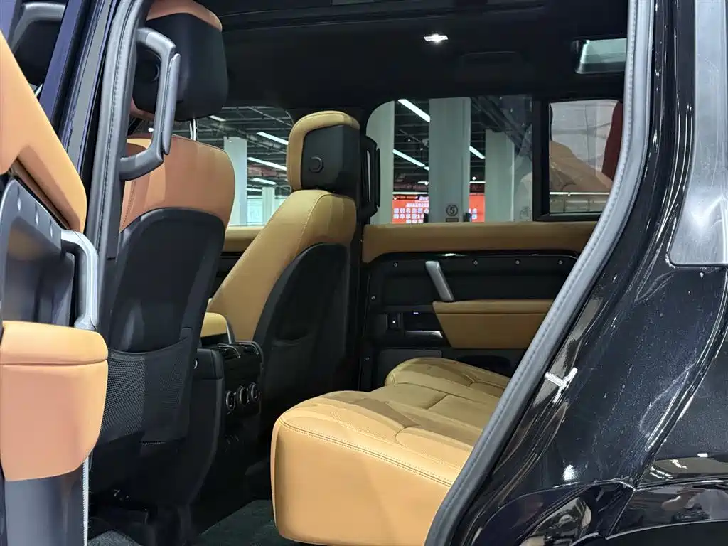 Land Rover Land Rover Defender 2024 110 5.0T V8 2025 - thumbnail 15