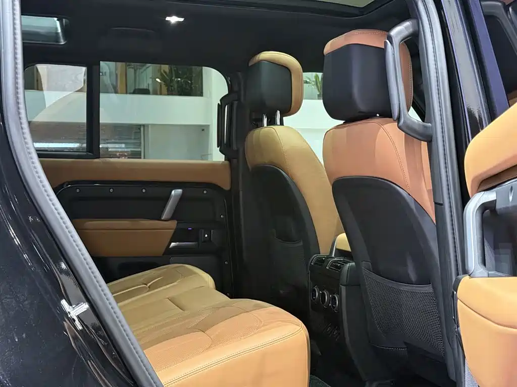 Land Rover Land Rover Defender 2024 110 5.0T V8 2025 - thumbnail 23