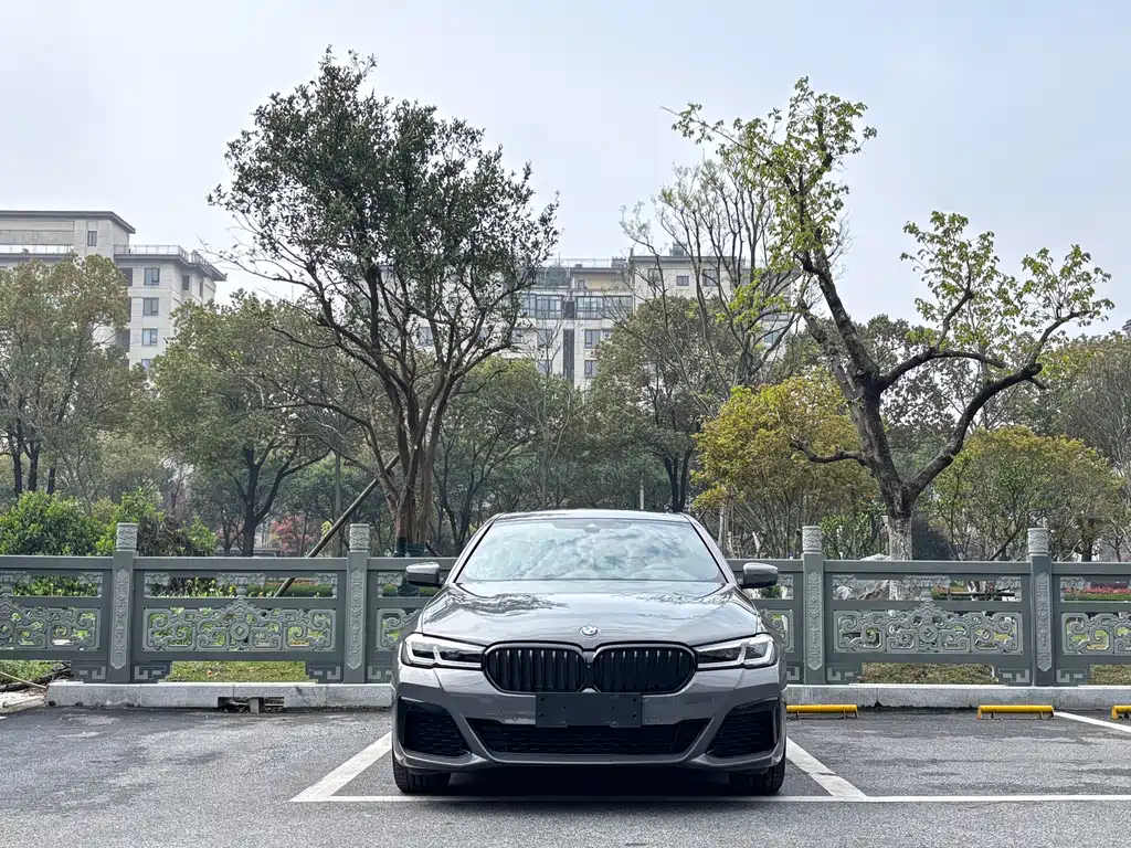 BMW BMW 5 Series Import 2022 Model Facelift 530i Style Edition M Sport Package 2023 - thumbnail 2