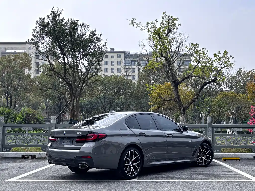 BMW BMW 5 Series Import 2022 Model Facelift 530i Style Edition M Sport Package 2023 - thumbnail 4
