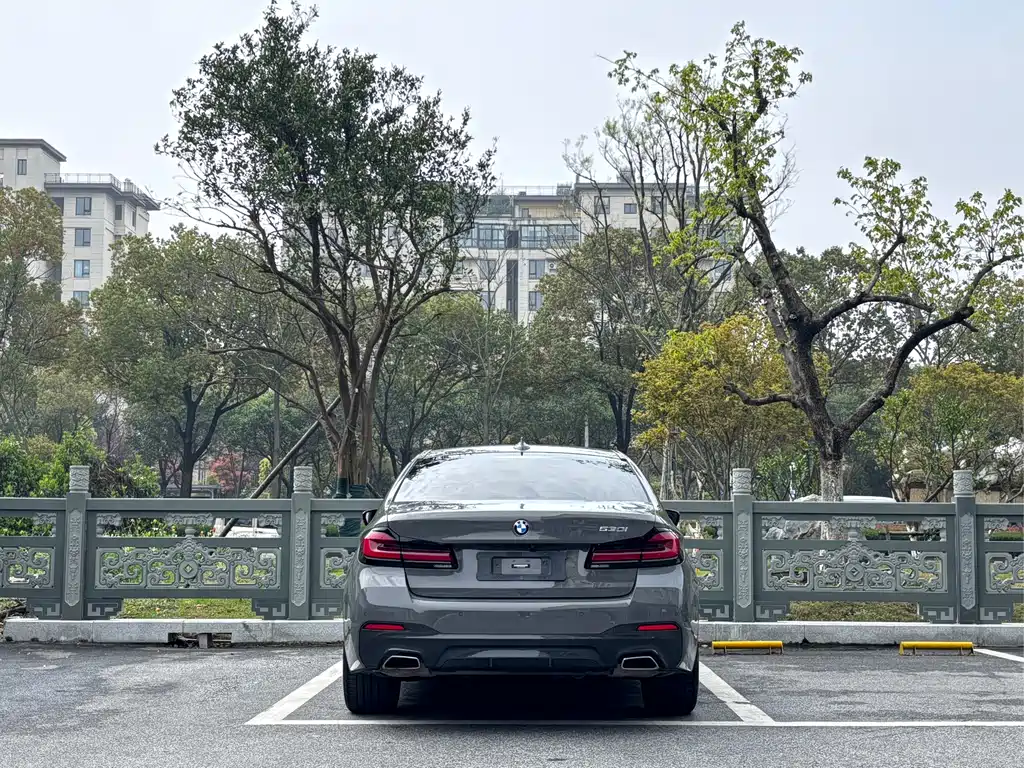 BMW BMW 5 Series Import 2022 Model Facelift 530i Style Edition M Sport Package 2023 - thumbnail 5