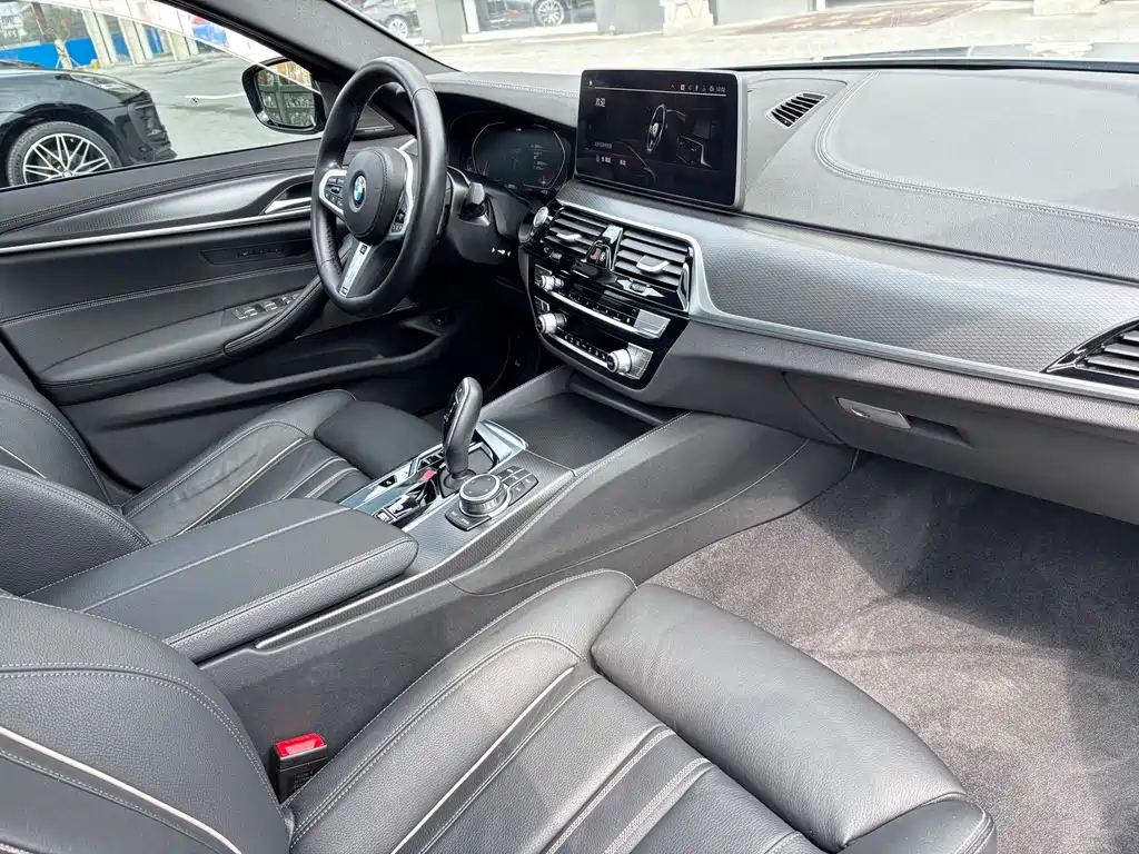 BMW BMW 5 Series Import 2022 Model Facelift 530i Style Edition M Sport Package 2023 - thumbnail 10