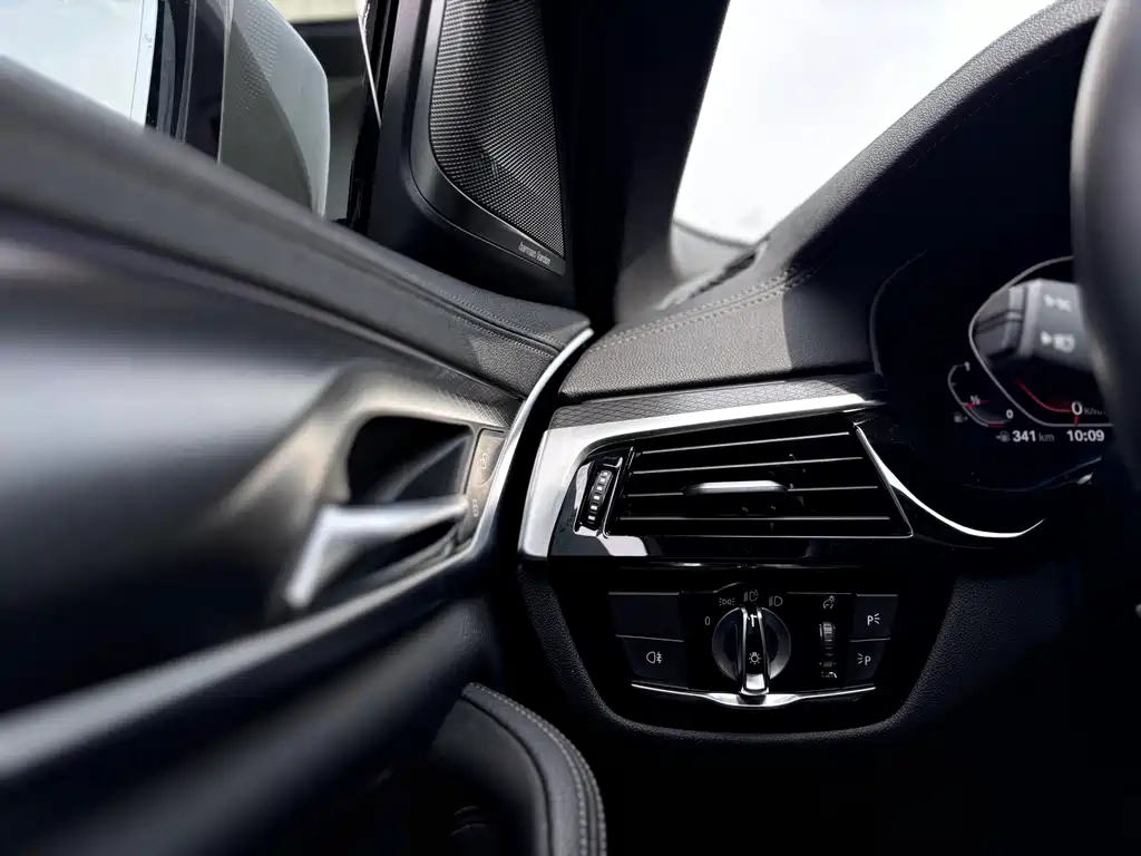 BMW BMW 5 Series Import 2022 Model Facelift 530i Style Edition M Sport Package 2023 - thumbnail 15
