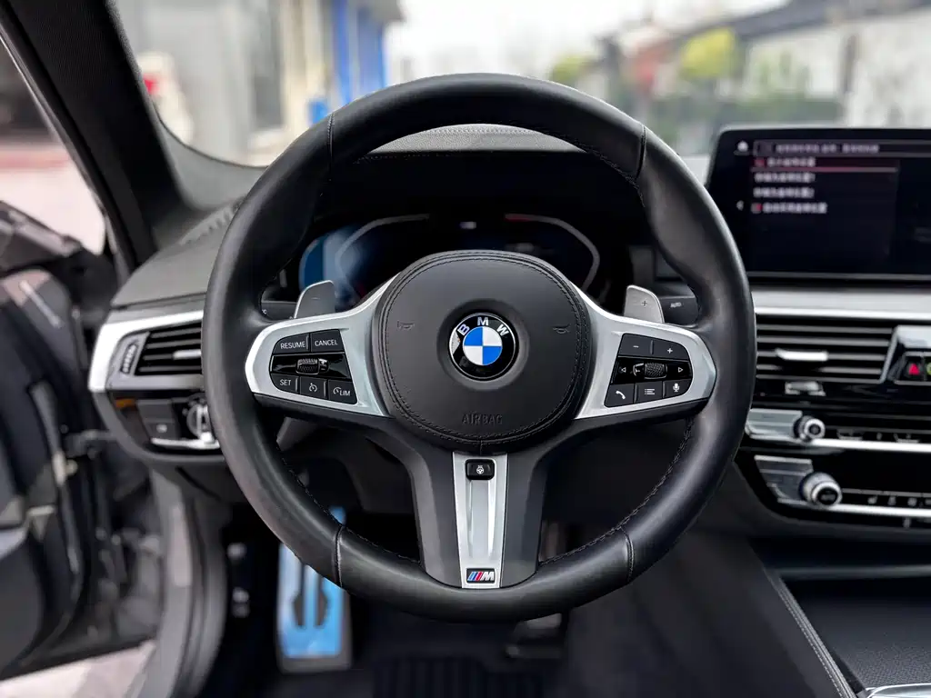 BMW BMW 5 Series Import 2022 Model Facelift 530i Style Edition M Sport Package 2023 - thumbnail 16
