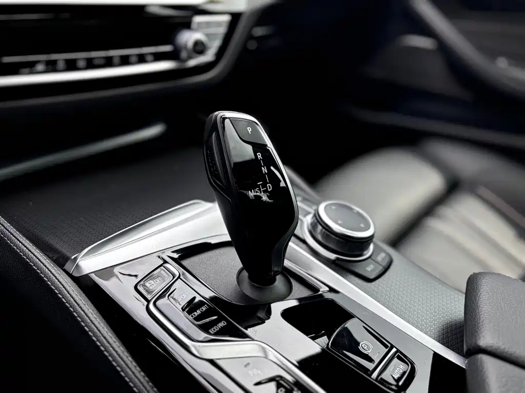 BMW BMW 5 Series Import 2022 Model Facelift 530i Style Edition M Sport Package 2023 - thumbnail 19