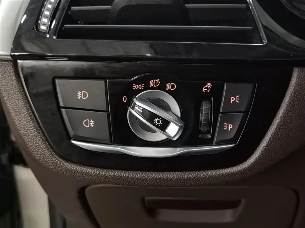 BMW BMW 5 Series 2018 Facelift 530Li Luxury Package 2018 - thumbnail 21
