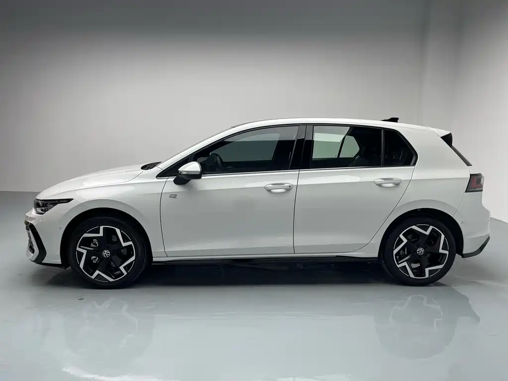 Volkswagen Golf 2025 300TSI R-Line 2025 - thumbnail 4