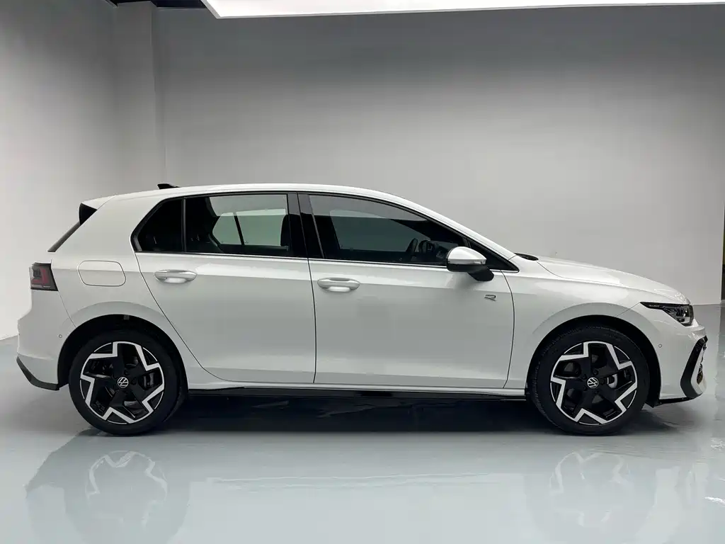Volkswagen Golf 2025 300TSI R-Line 2025 - thumbnail 5