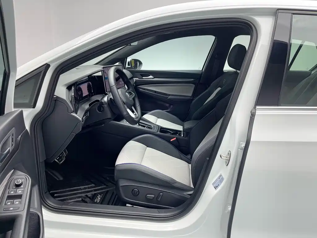Volkswagen Golf 2025 300TSI R-Line 2025 - thumbnail 13