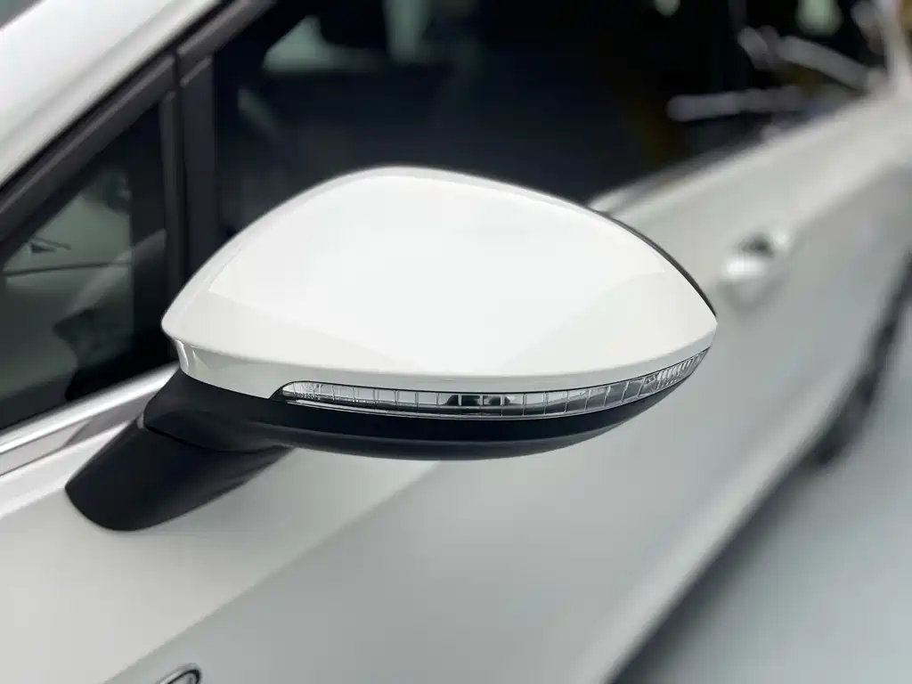 Volkswagen Golf 2025 300TSI R-Line 2025 - thumbnail 17