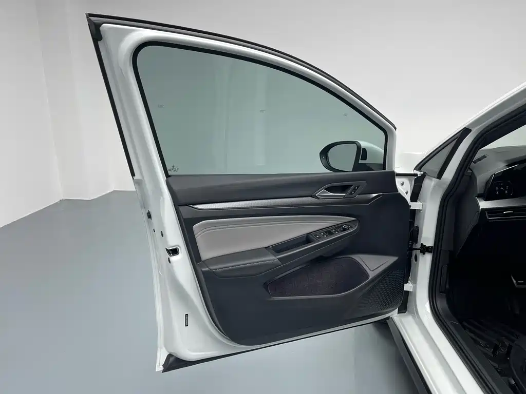Volkswagen Golf 2025 300TSI R-Line 2025 - thumbnail 18