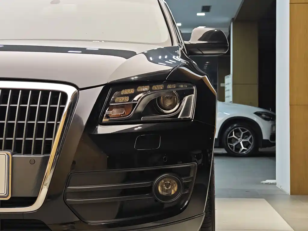 Audi Audi Q5 2012 2.0TFSI Technology Edition 2012 - thumbnail 2