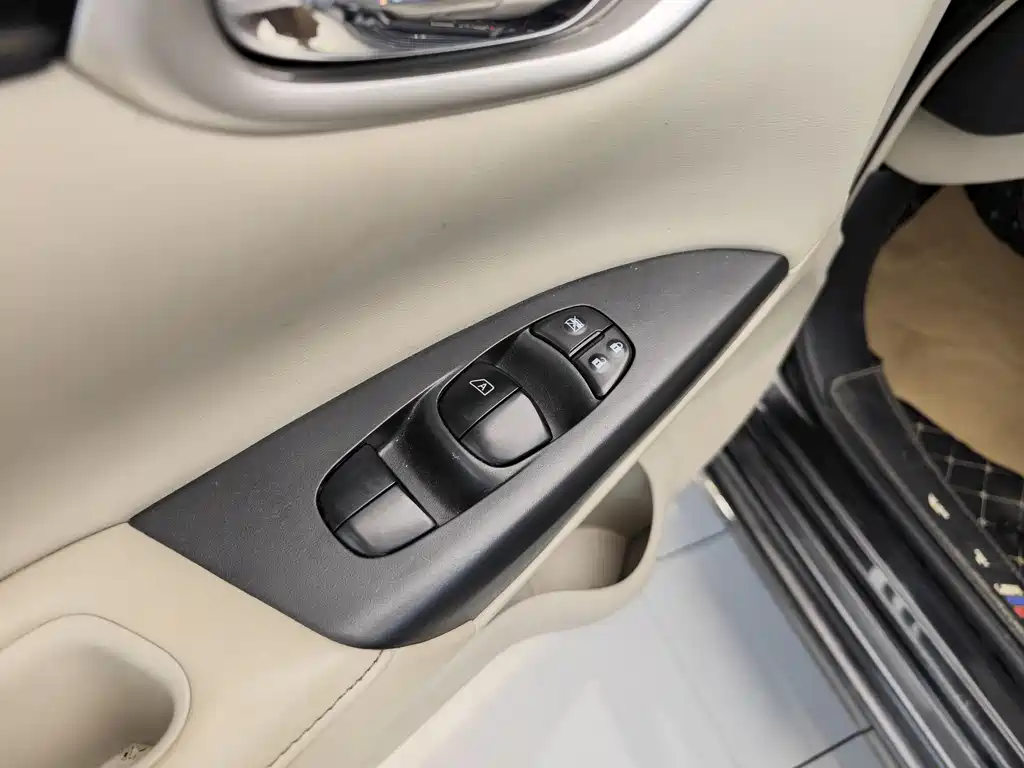 Nissan Nissan Sylphy 2016 1.6XL CVT Premium Edition 2017 - thumbnail 9