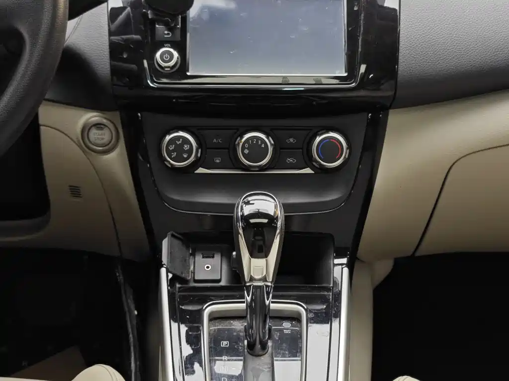 Nissan Nissan Sylphy 2016 1.6XL CVT Premium Edition 2017 - thumbnail 18