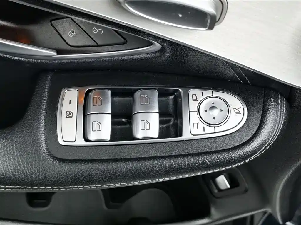 Mercedes-Benz Mercedes-Benz GLC 2020 GLC 260 L 4MATIC Sport Edition 2019 - thumbnail 9