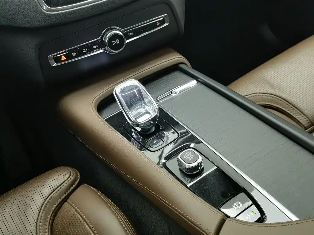 Volvo Volvo XC90 Plug-in Hybrid 2024 T8 Excellence 7-seater 2024 - thumbnail 13