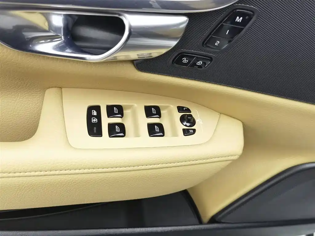 Volvo Volvo V90 2017 Cross Country T5 AWD Intelligent Edition 2018 - thumbnail 9