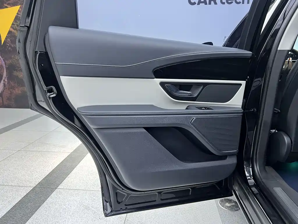 Lincoln Nautilus 2025 2.0T AWD Premium Hybrid 2025 - thumbnail 18