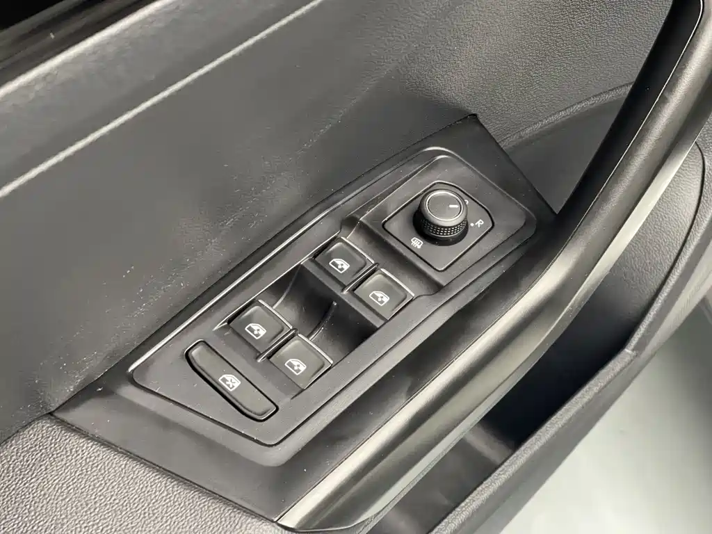 Volkswagen T-ROC 2022 280TSI DSG Front-Wheel Drive Comfort Plus 2023 - thumbnail 10
