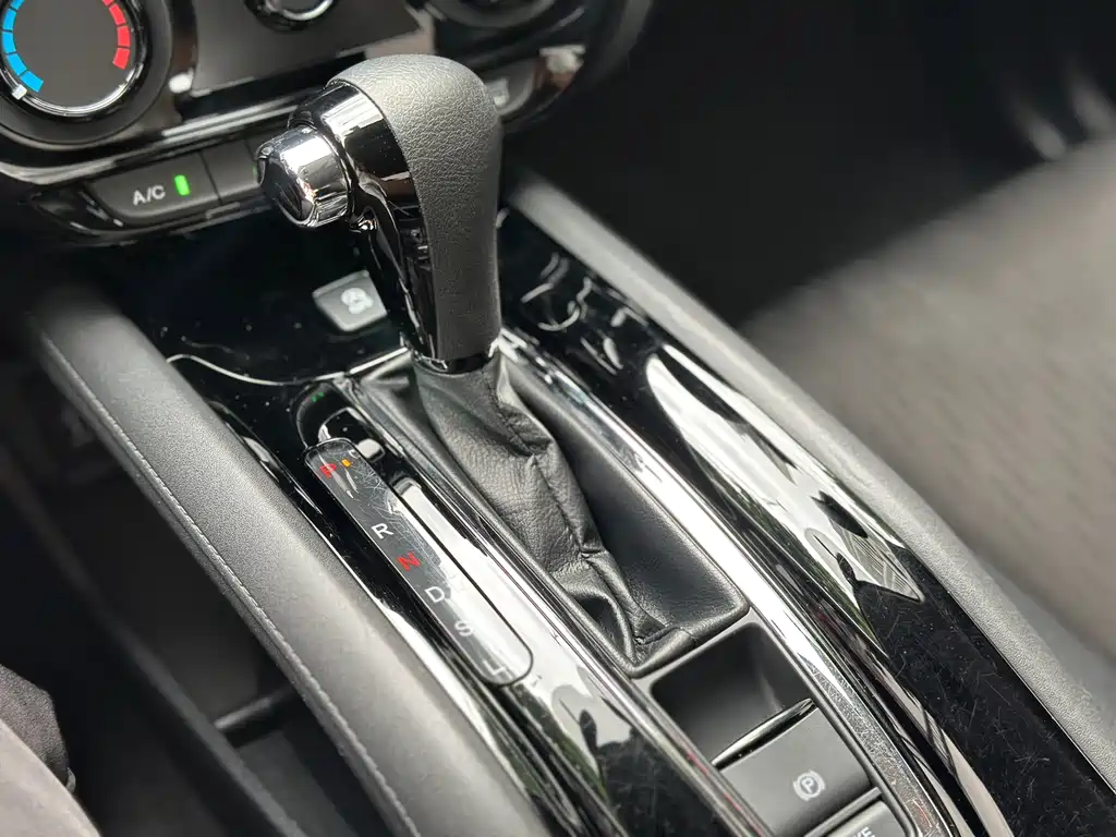 Honda Honda Vezel 2020 1.5L CVT Pioneer Edition 2021 - thumbnail 11