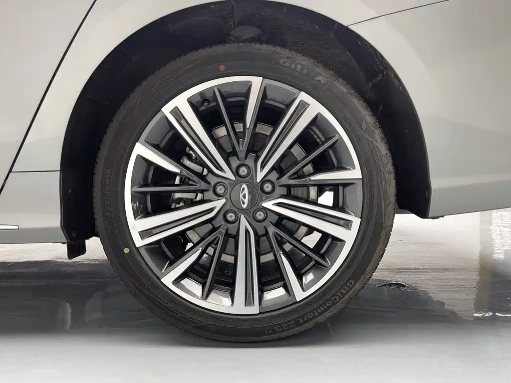 Chery Arrizo 8 2022 1.6T DCT Elegant 2024 - thumbnail 18