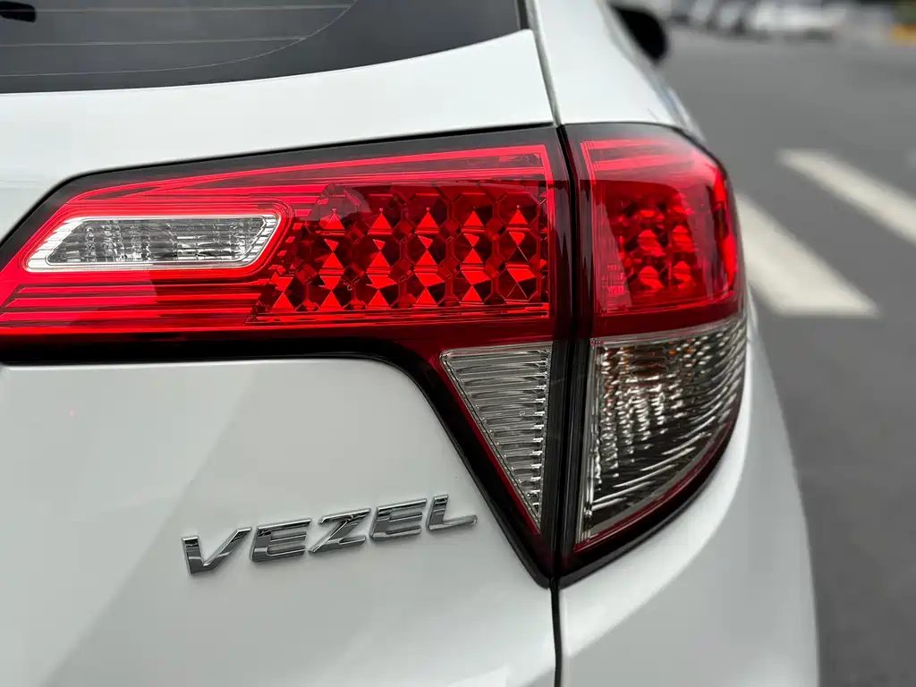 Honda Honda Vezel 2020 1.5L CVT Pioneer Edition 2021 - thumbnail 14