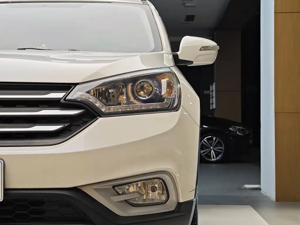Dongfeng Fengshen DFM AX7 2016 1.4T Manual Intelligent Joy Edition 2017 - thumbnail 2