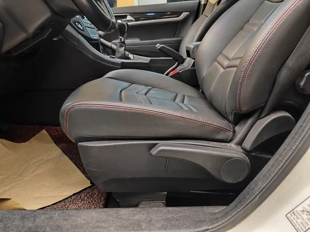 Dongfeng Fengshen DFM AX7 2016 1.4T Manual Intelligent Joy Edition 2017 - thumbnail 10