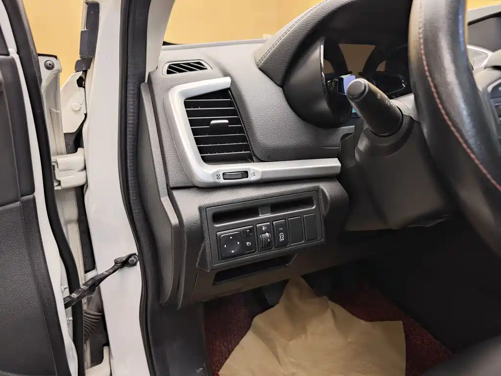 Dongfeng Fengshen DFM AX7 2016 1.4T Manual Intelligent Joy Edition 2017 - thumbnail 11